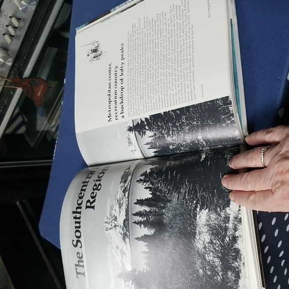 ✨ALASKA COFFEE TABLE BOOK - Picture 8 of 11